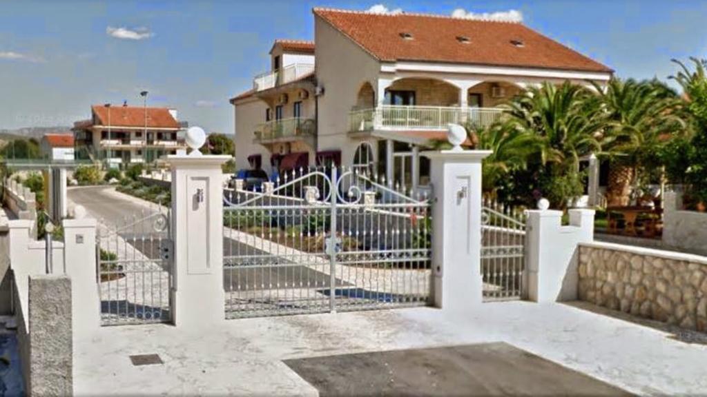 Americana Luxury Apartments Zablace Exterior photo
